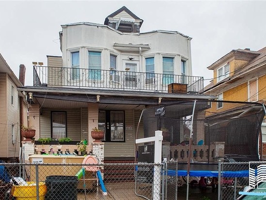 Multi-family for Sale Arverne, Queens