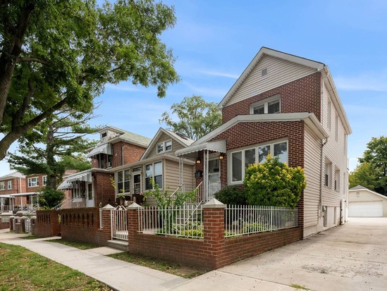 Single-family for Sale Country Club, Bronx