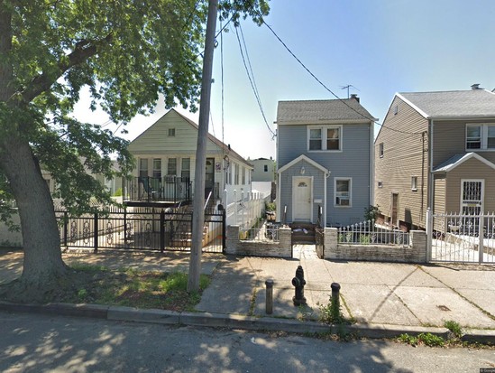 Single-family for Pre-foreclosure Soundview, Bronx