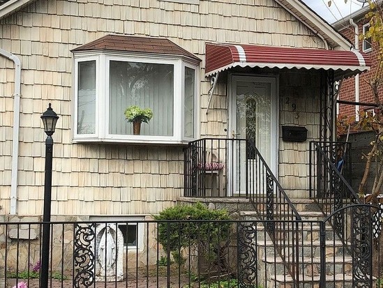 Single-family for Sale Country Club, Bronx