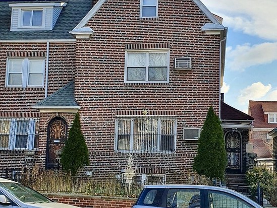 Single-family for Sale Jackson Heights, Queens