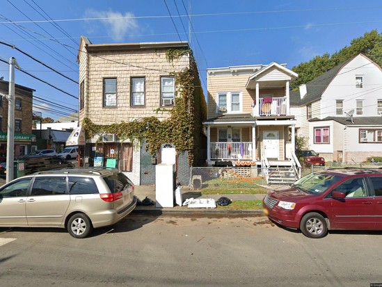 Single-family for Pre-foreclosure Port Richmond, Staten Island