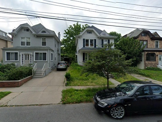 Single-family for Pre-foreclosure Flushing, Queens