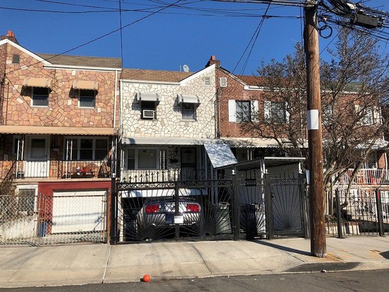 Single-family for Pre-foreclosure Laconia, Bronx