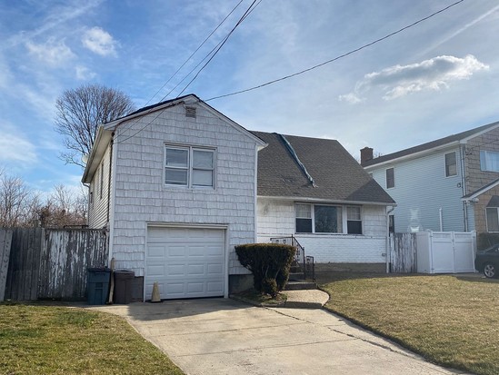 Single-family for Pre-foreclosure / auction Far Rockaway, Queens