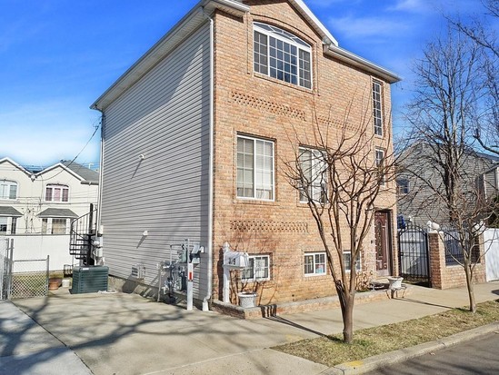 Single-family for Sale Midland Beach, Staten Island