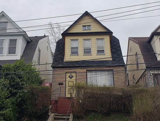 Single-family for Foreclosed New Brighton, Staten Island