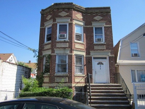 Single-family for Pre-foreclosure / auction North Corona, Queens