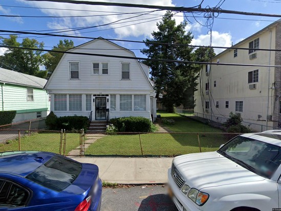 Single-family for Pre-foreclosure Eastchester, Bronx