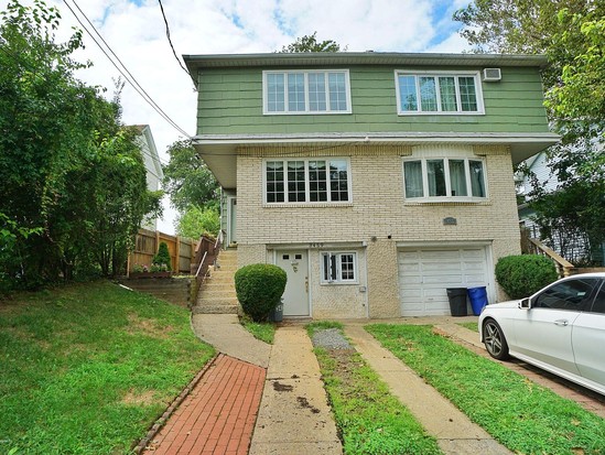 Single-family for Sale Bay Terrace, Staten Island