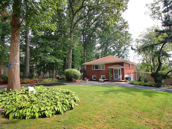 Single-family for Sale Bay Terrace, Staten Island