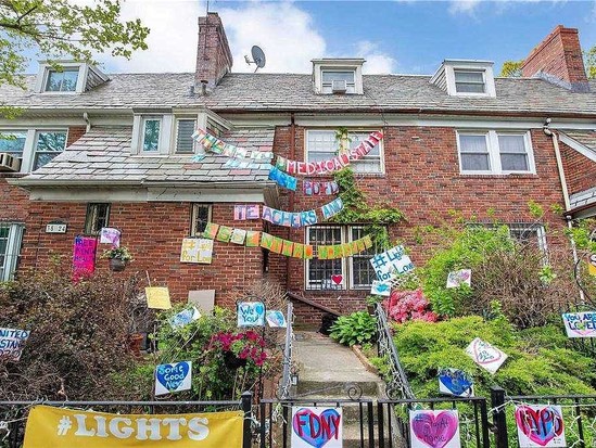 Single-family for Sale Jackson Heights, Queens