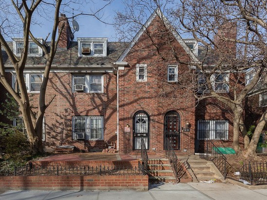 Single-family for Sale Jackson Heights, Queens