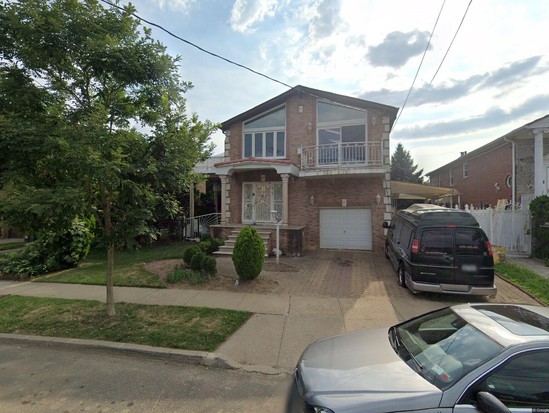 Single-family for Pre-foreclosure Whitestone, Queens