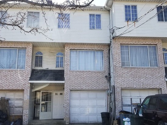 Single-family for Pre-foreclosure / auction Mariners Harbor, Staten Island