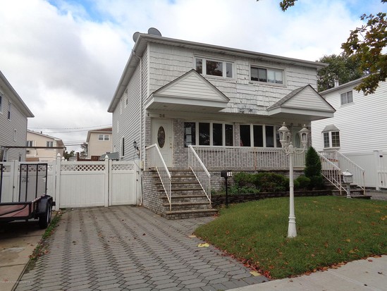 Single-family for Sale Bay Terrace, Staten Island