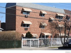 Home for Pre-foreclosure Williamsbridge, Bronx