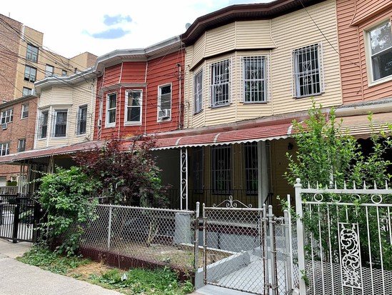 Multi-family for Sale Williamsbridge, Bronx