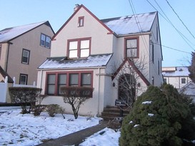 Home for Pre-foreclosure / auction Bayside, Queens