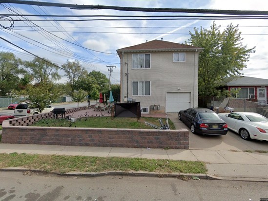 Multi-family for Pre-foreclosure Mariners Harbor, Staten Island