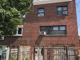 Home for Pre-foreclosure / auction Williamsbridge, Bronx