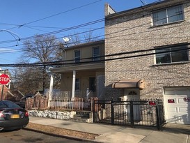 Home for Pre-foreclosure / auction Williamsbridge, Bronx