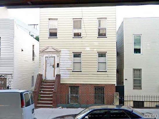 Single-family for Pre-foreclosure / auction Long Island City, Queens