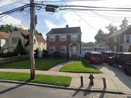 Single-family for Pre-foreclosure / auction Bayside, Queens