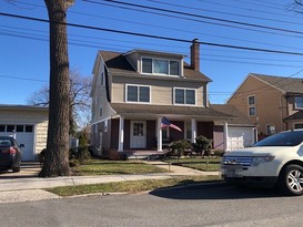 Home for Pre-foreclosure / auction Bayside, Queens