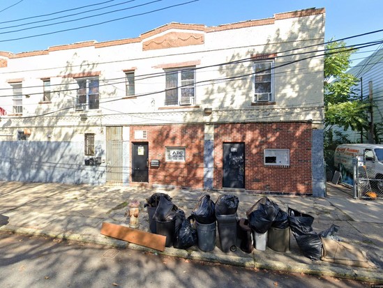 Single-family for Sale Marine Park, Brooklyn