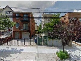 Home for Pre-foreclosure / auction Woodside, Queens