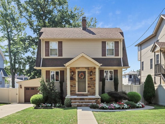 Single-family for Sale Great Kills, Staten Island