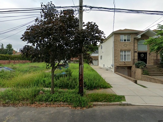 Single-family for Sale Princes Bay, Staten Island