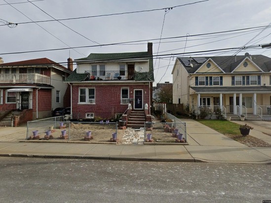 Multi-family for Pre-foreclosure Far Rockaway, Queens