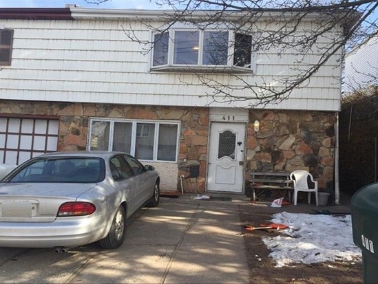 Single-family for Pre-foreclosure / auction Eltingville, Staten Island