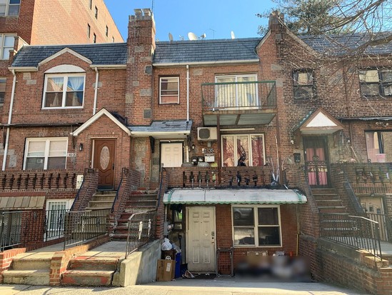 Single-family for Pre-foreclosure / auction Woodside, Queens