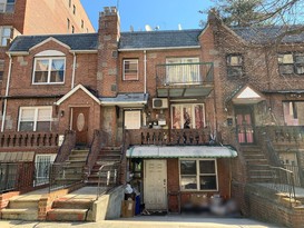 Home for Pre-foreclosure / auction Woodside, Queens