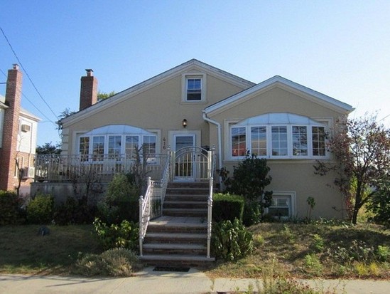 Single-family for Pre-foreclosure / auction Belle Harbor, Queens