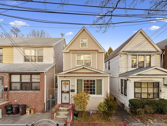 Single-family for Sale Elmhurst, Queens