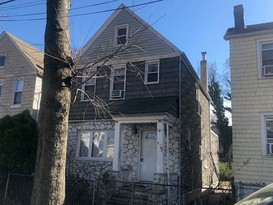 Home for Pre-foreclosure / auction Stapleton, Staten Island