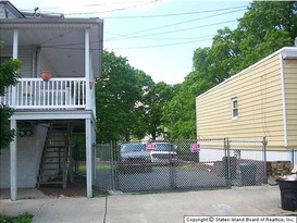 Home for Pre-foreclosure / auction Rosebank, Staten Island