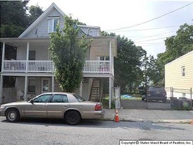 Home for Pre-foreclosure / auction Rosebank, Staten Island