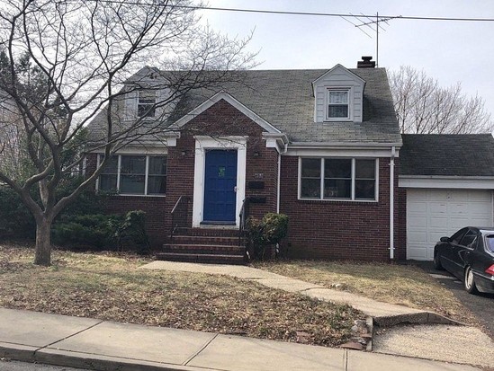 Single-family for Foreclosed West Brighton, Staten Island