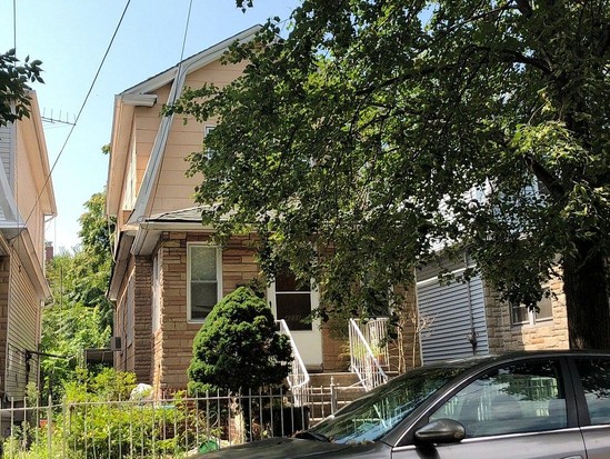 Single-family for Pre-foreclosure / auction Wakefield, Bronx