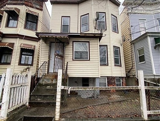 Single-family for Pre-foreclosure / auction Wakefield, Bronx