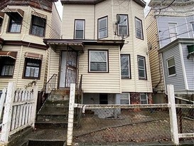 Home for Pre-foreclosure / auction Wakefield, Bronx