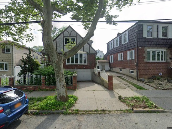 Multi-family for Pre-foreclosure Auburndale, Queens