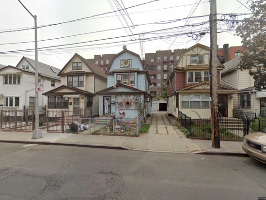 Single-family for Pre-foreclosure / auction Elmhurst, Queens