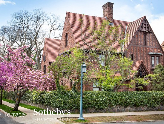 Single-family for Sale Forest Hills, Queens