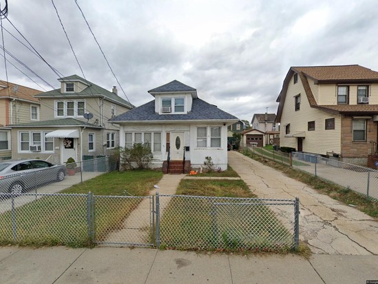 Single-family for Pre-foreclosure Park Hill, Staten Island